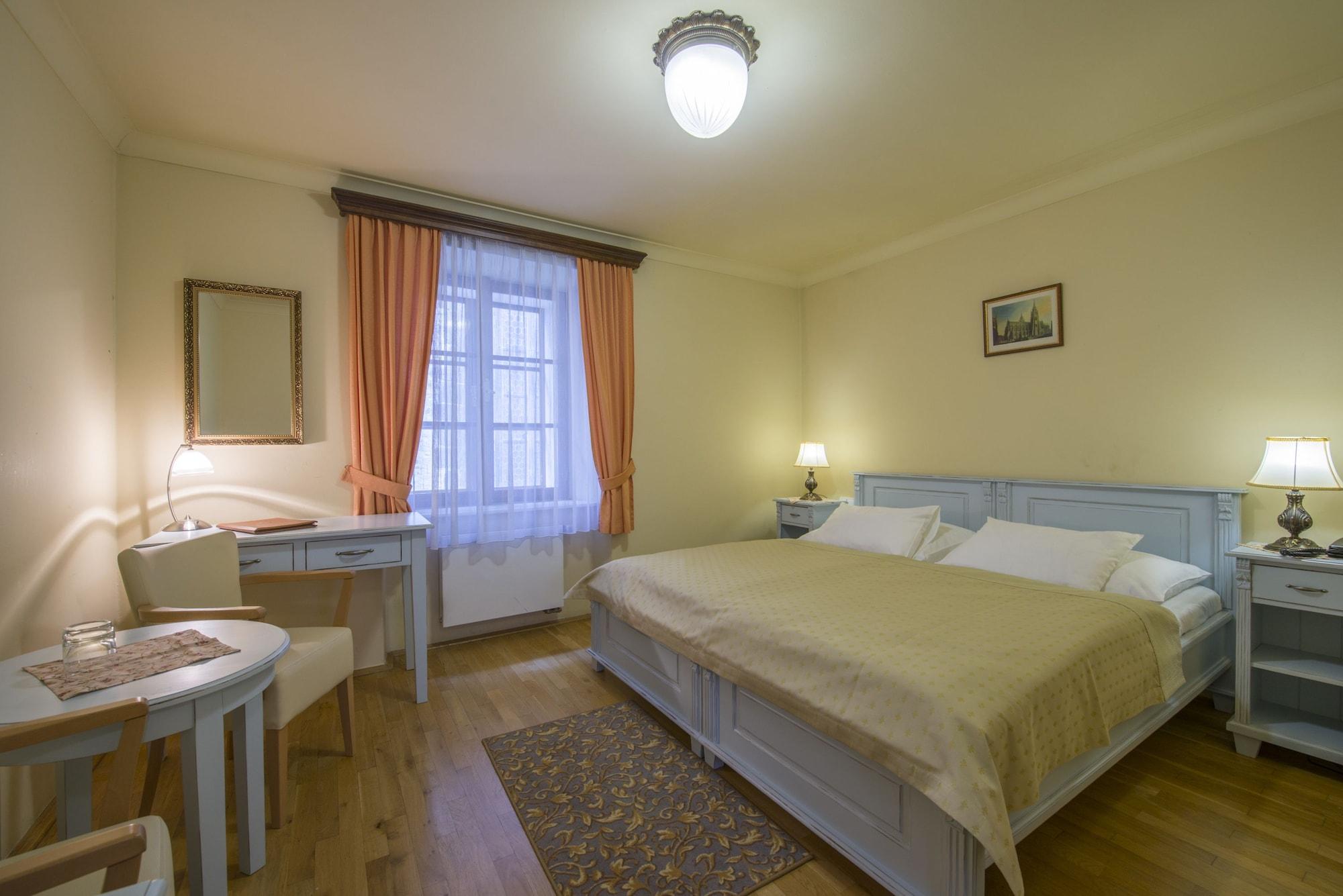 פראג Hotel Cerny Slon מראה חיצוני תמונה